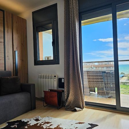 Apartment Beach Front Canet Canet De Mar Exteriör bild